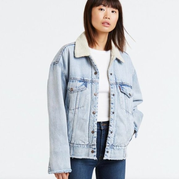 Oversized Levi's Sherpa Trucker Jacket, size medium - Picture 1 of 5